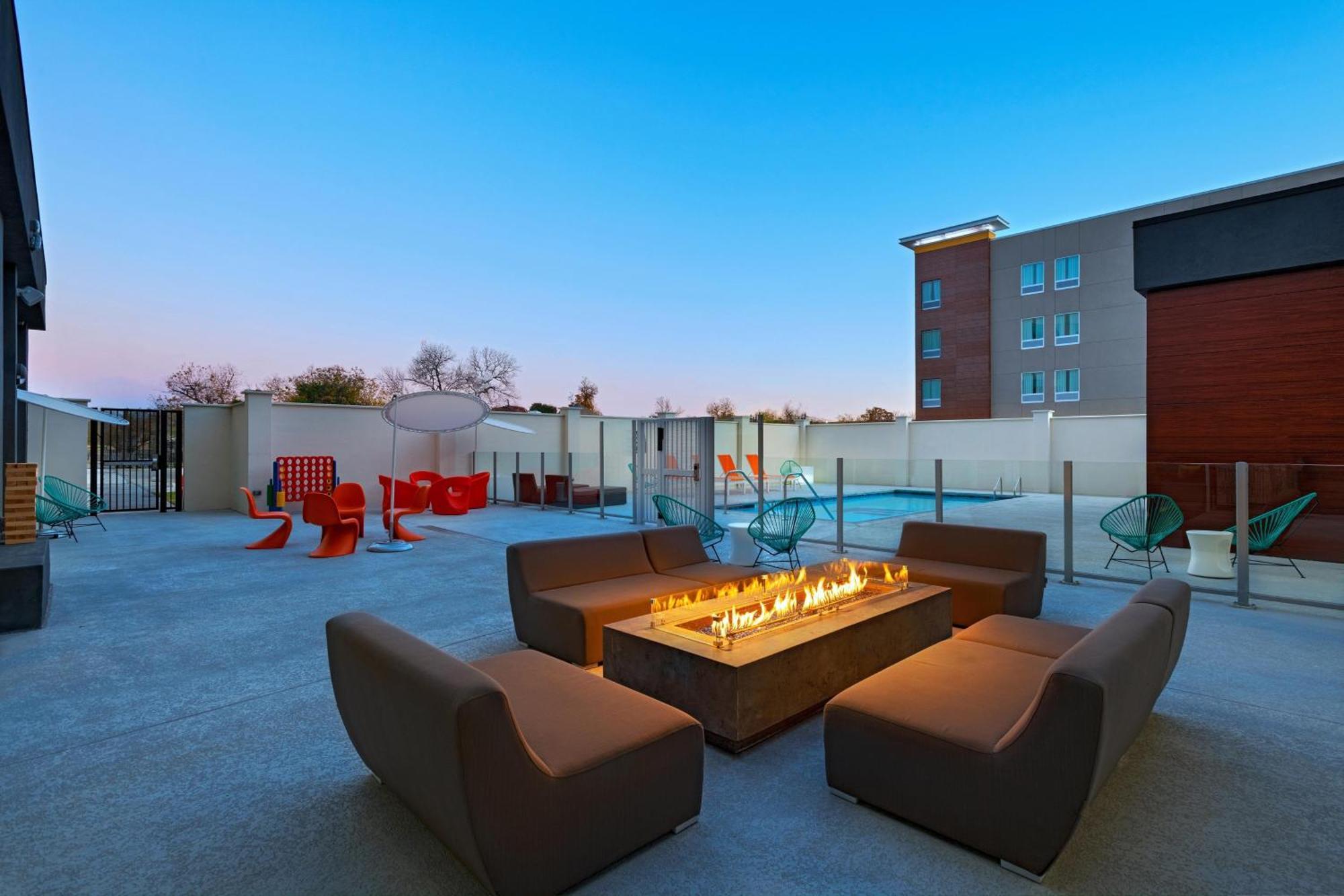 Aloft Waco Downtown Hotell Exteriör bild